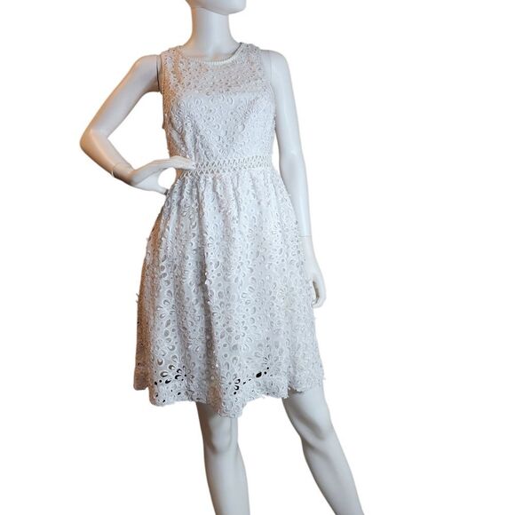 Lilly Pulitzer - Picture 7 of 17